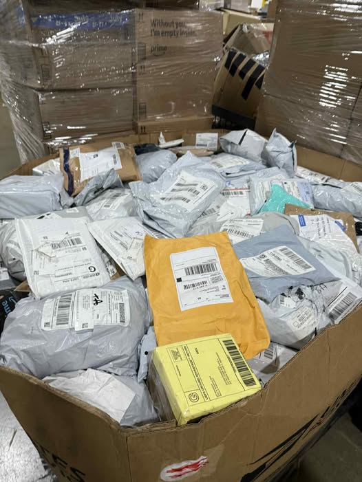 USPS Unclaimed Mail Mystery Box